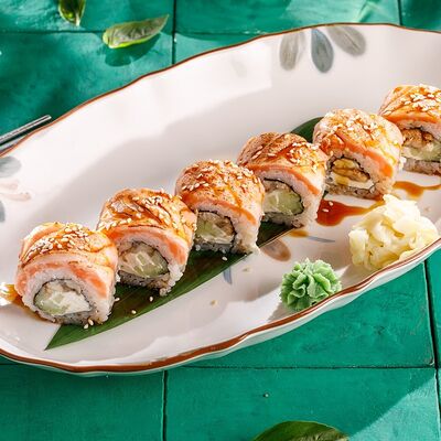 Ролл с обожжённым лососем в Кукумбер по цене 1090 ₽
