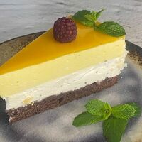 Торт Манго-маракуя в Кафе Сирень