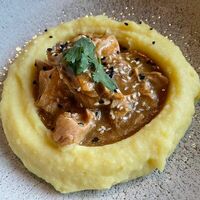 Томлёная свинина с картофельным пюре с розмарином в More More