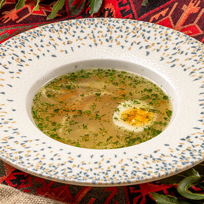 Куриный бульон с лапшой и цыпленком в Хмели & Сунели по цене 490 ₽