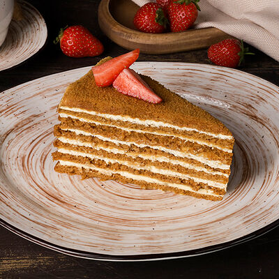 Медовик в PRO.Хинкали by Novikov по цене 520 ₽