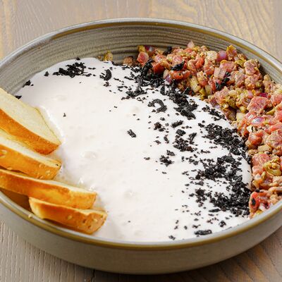 Тартар из говядины в Friend Zone Гвоздь по цене 635 ₽