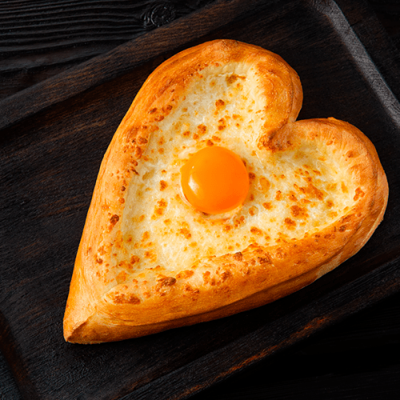 Аджарский хачапури в виде сердца ( 600 гр ) в Грузинский дворик по цене 890 ₽