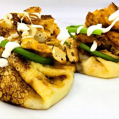 Блинчики с ветчиной и сыром со сметаной в Daddys pub по цене 395 ₽