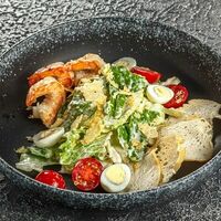 Салат Цезарь с креветками в Кухня По Соседству