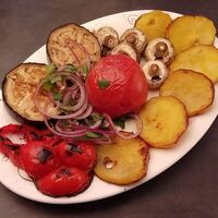 Овощной шашлык на мангале в Золотой шампур