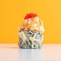 Темпура ролл с тартаром из креветок в Kodawari