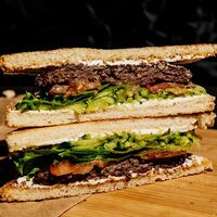 Сэндвич с мраморной котлетойв Swede