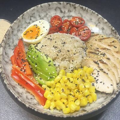 Боул с куриной грудкой и рисомв Лось Лосось по цене 700 ₽