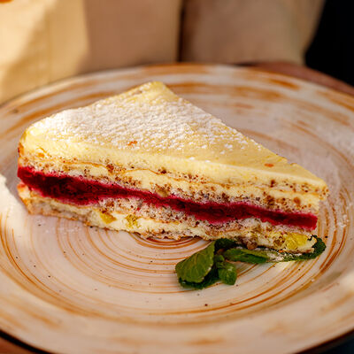 Торт москва в Элементарно! по цене 260 ₽