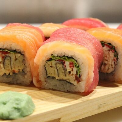 Ролл Радуга в Каравелла по цене 650 ₽