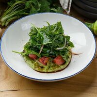 Хумус зеленый с томатами в Тонэ