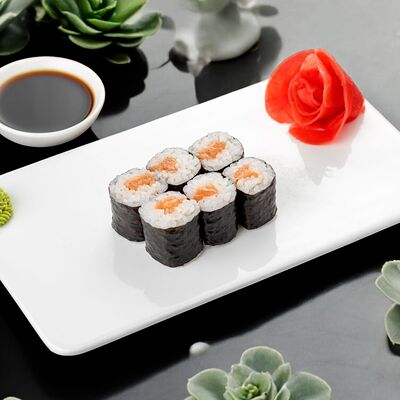 Ролл с лососем в Окинава Гурмэ по цене 399 ₽