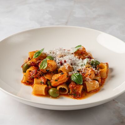 Паста с креветками в томатном соусе с базиликом в Рыба моя по цене 1450 ₽