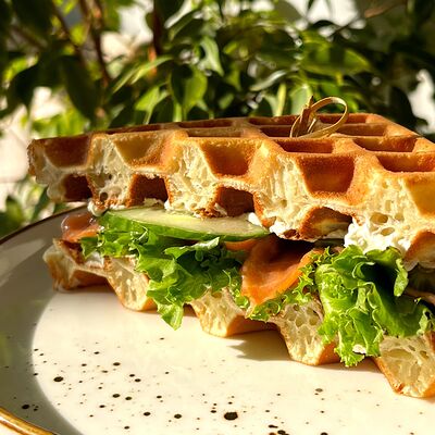 Венская вафля с лососем в CoffeeNam по цене 480 ₽