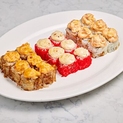 Ассорти запеченных роллов в Икра по цене 1550 ₽