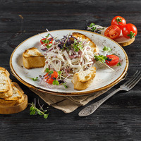 Салат с дайконом и кониной в ИТЛЕ Стейк-кафе Halal