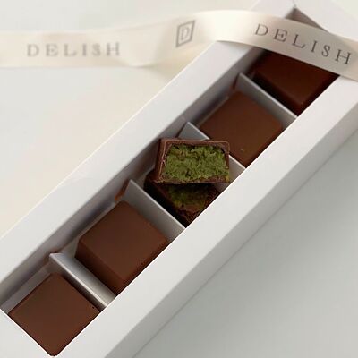 Набор 5 конфет с дубайской начинкой в Delish по цене 1160 ₽