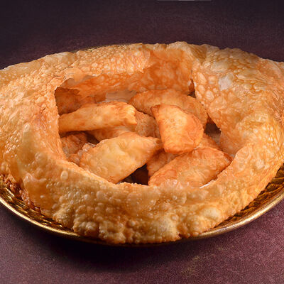 Деда чебурек с мини-чебуреками с сулугуни в Чичилаки по цене 790 ₽