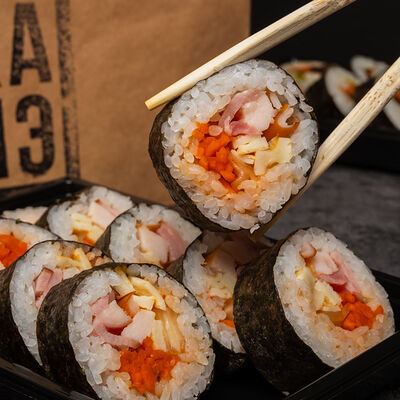 Блюдо №58 Кимпаб с копченой курицей в Капэ по цене 355 ₽