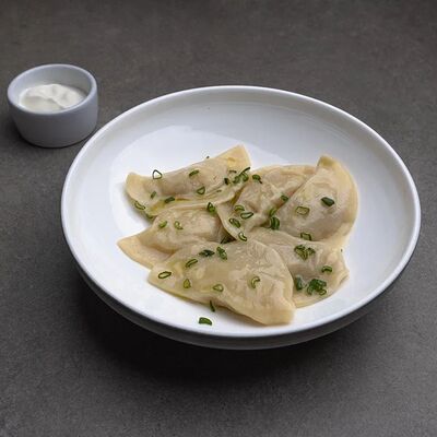 Вареники с картофелем и жареным луком в 321 Club by Novikov по цене 590