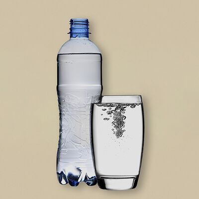 Вода минеральная в Любим сытно по цене 315 ₽