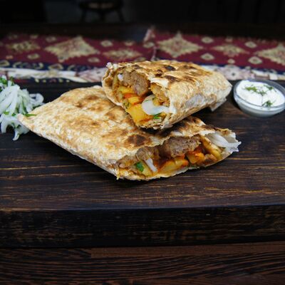 Шаурма по-Еревански с курицей в FastШашлык и Хинкали по цене 400 ₽