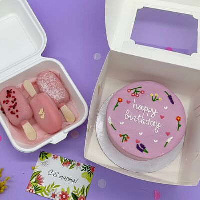 Бенто-торт и эскимо на день рождения девушке в Cosmo Сakery по цене 3150 ₽