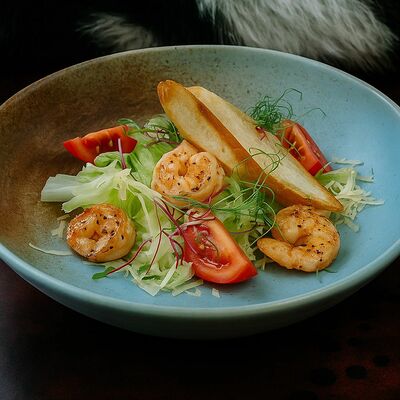 Салат Цезарь с креветкой в Дикари по цене 560 ₽