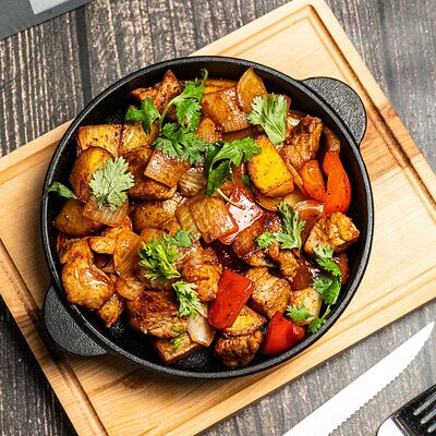 Жаркое из свинины в Булл Вар по цене 985 ₽