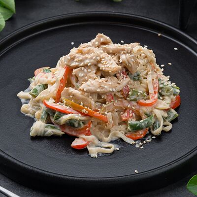 Удон в кокосовом соусе с курицей в Рыба закусывала по цене 569 ₽