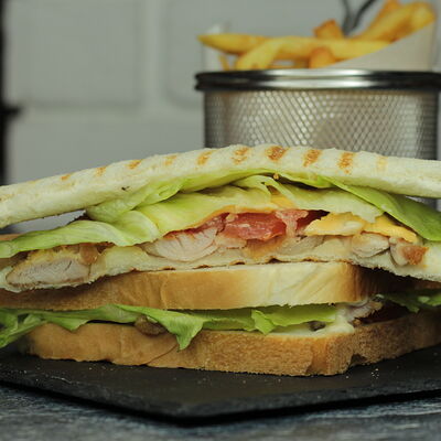 Сэндвич Цезарь в Козырная еда по цене 230 ₽