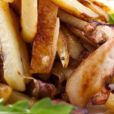 Картофель жареный с грибами и луком в Чайхана Баранжар по цене 425 ₽
