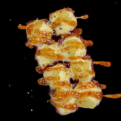 Запеченный ролл Гавайский в Kaikan по цене 520 ₽