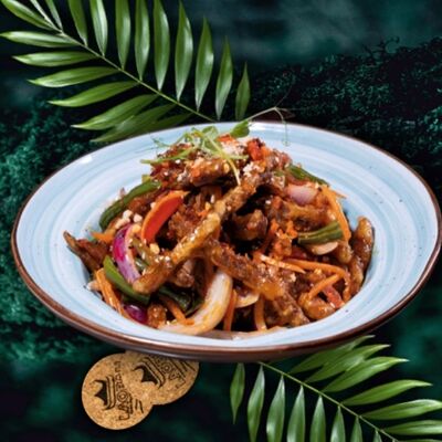 Cалат из говядины с кешью в LAOBAN по цене 980 ₽