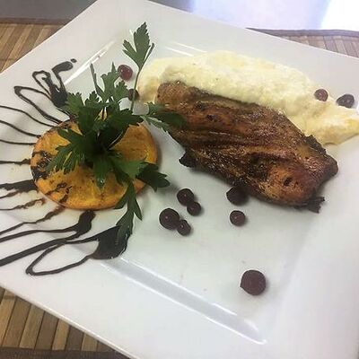 Куриная грудка в сырно-сливочном соусе с грибами в АУ по цене 550 ₽