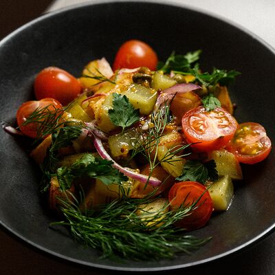 Салат с картофелем и зеленью в Rob roy bar по цене 350 ₽