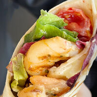 Горячий ролл с лососем и креветками гриль в Лакс+