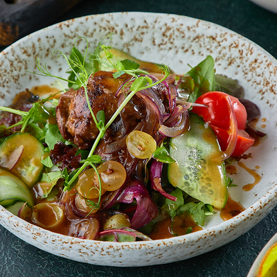 Листья салата с куриной печенью в Тбилисити по цене 590 ₽