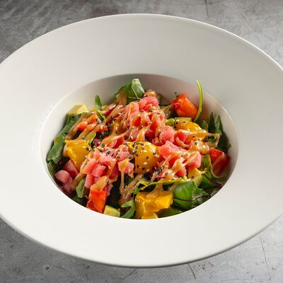 Салат с тартаром из тунца в Мидийное место по цене 935 ₽