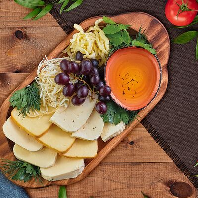 Ассорти кавказских сыров в Деда хинкали по цене 870 ₽