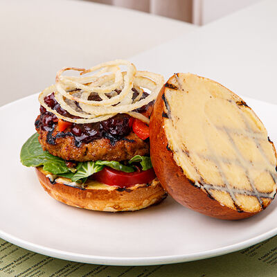 Бургер из индейки в М2 Органик Клуб Патриаршие по цене 1320 ₽