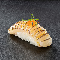 Суши Опаленный гребешок в Naomi Sushi