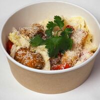 Азиатский Цезарь с курицей в панировке в Dragon’s ramen