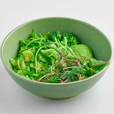 Зеленый салат с кунжутным дрессингом в Марчеллис по цене 750 ₽