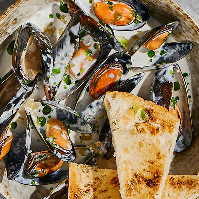 Мидии в соусе наполи с чиабаттой в Гастробар DOM по цене 610