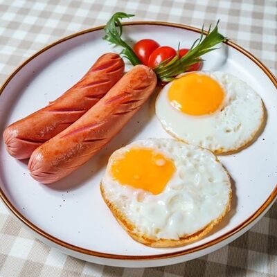 Яичница с сосисками в Чайхана маркет по цене 450 ₽