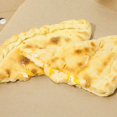 Кальцоне Четыре сыра в Hot-Pizza по цене 390 ₽