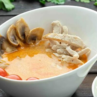 Том Ям с курицей в 7 LiR по цене 325 ₽