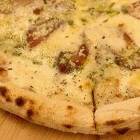 Пицца с грушей и сыром Горгонзолав Чикетти